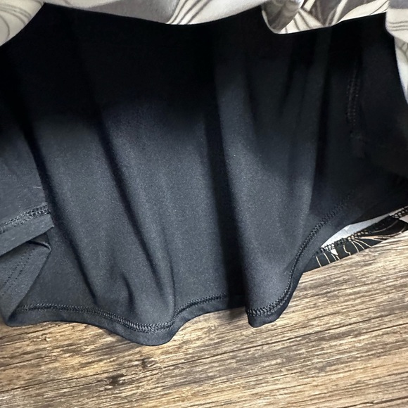 White House Black Market Fitted Wrap Blouse Black and White - Picture 6 of 10